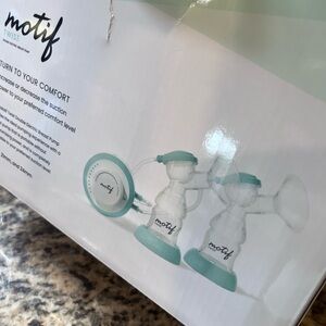 Motif Twist Breast Pump with Teal Accents
